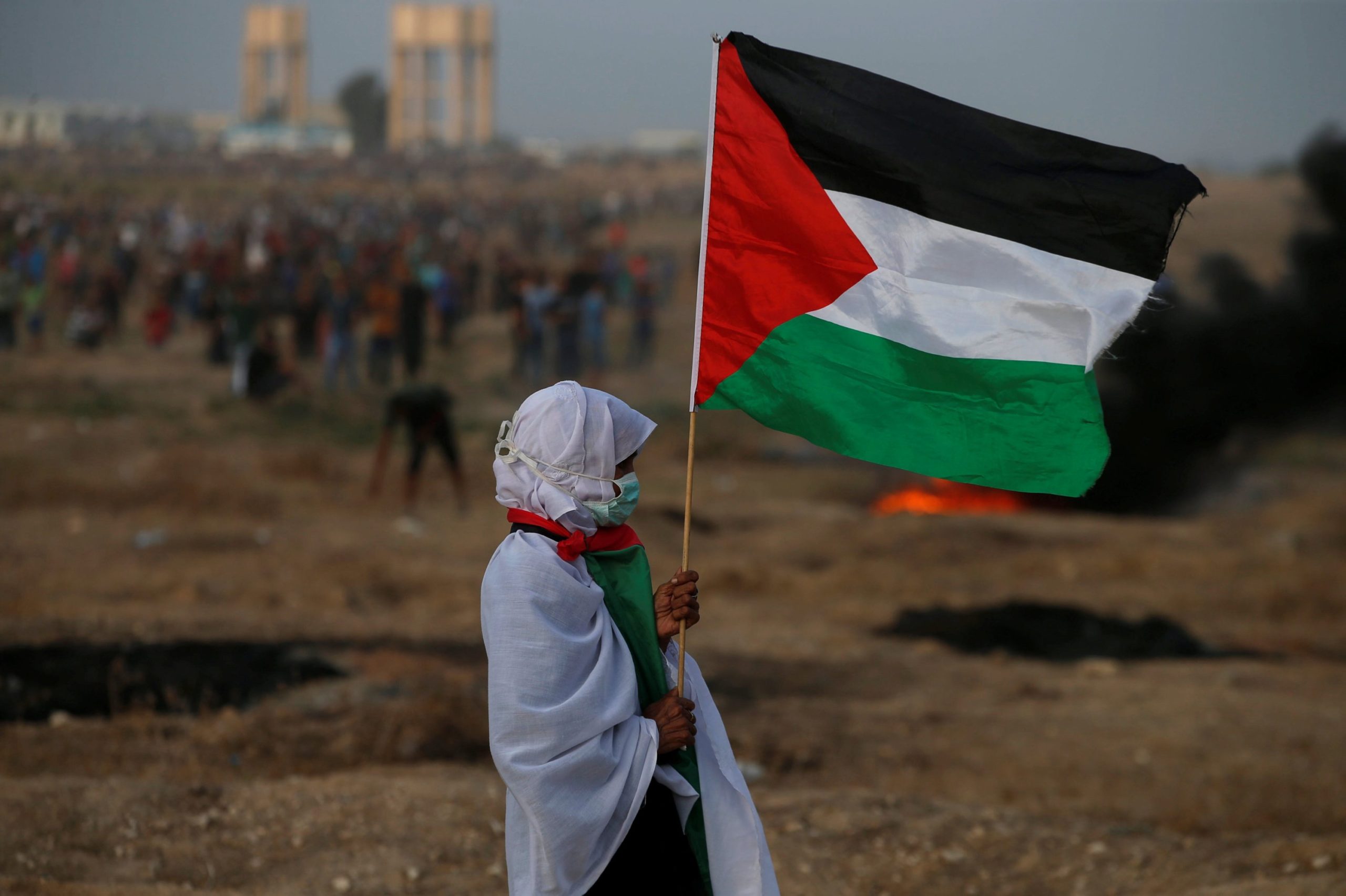 A woman holds a Palestinian flag during a protest calling for lifting the Israeli blockade, Gaza, Oct. 19, 2018. (REUTERS Photo)